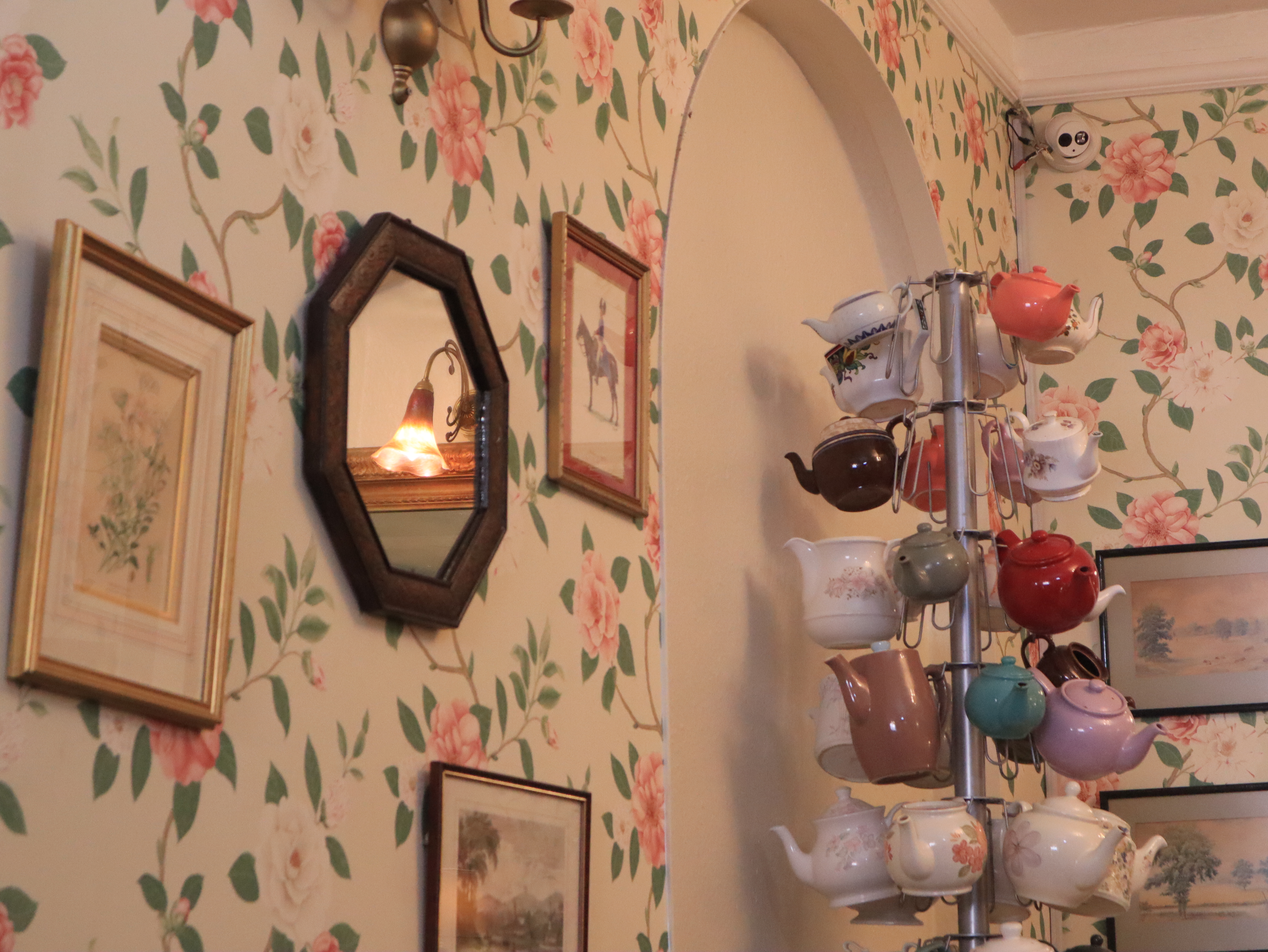 English Rose tea and cake shop in Victoria