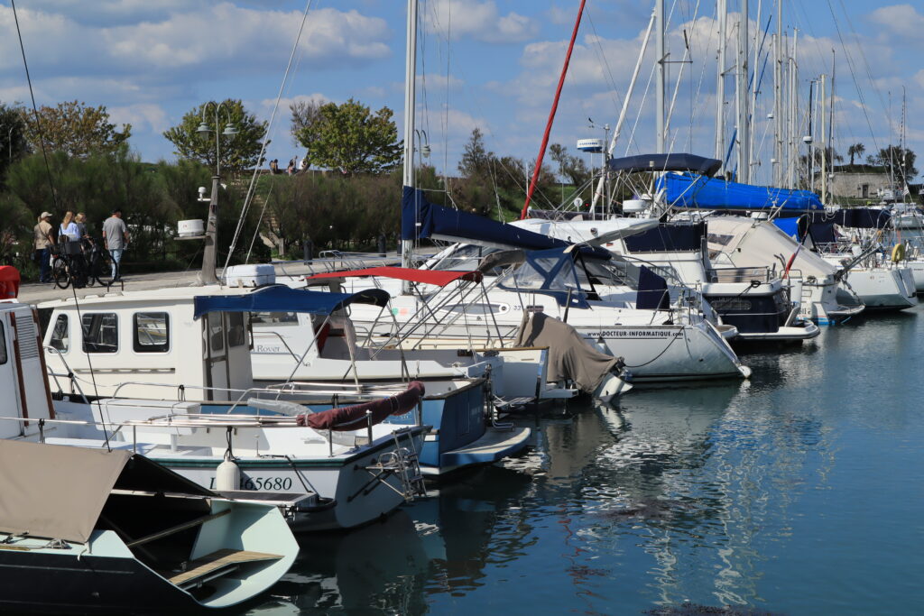 Ile de Ré yachts in harbour