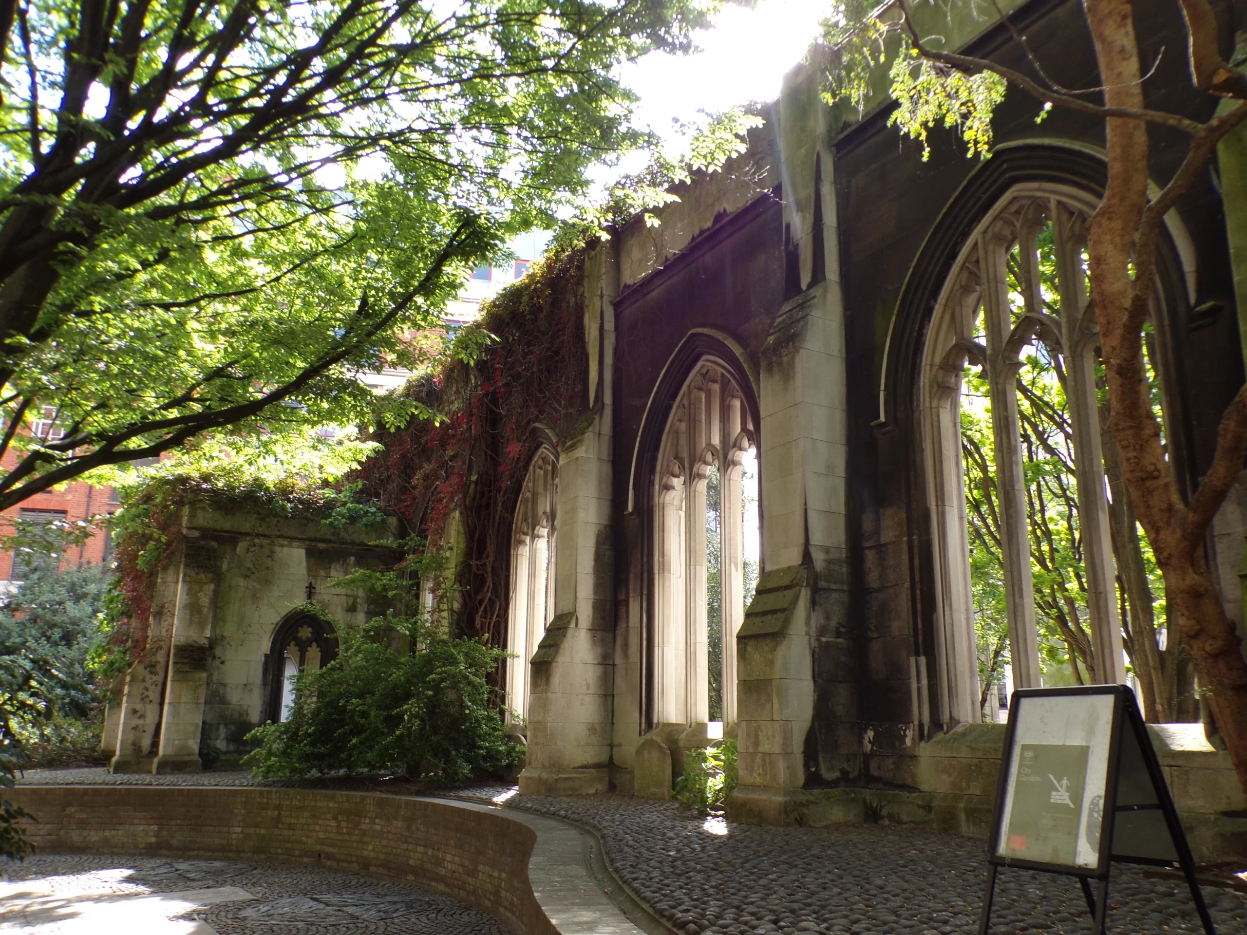 St Dunstan in the East: Exploring the Beauty of London’s Historic Ruins